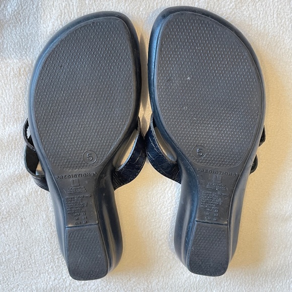 LAST CHANCE, BUY NOW! GUC Predictions Sandals in Black Size 5 - Picture 3 of 8
